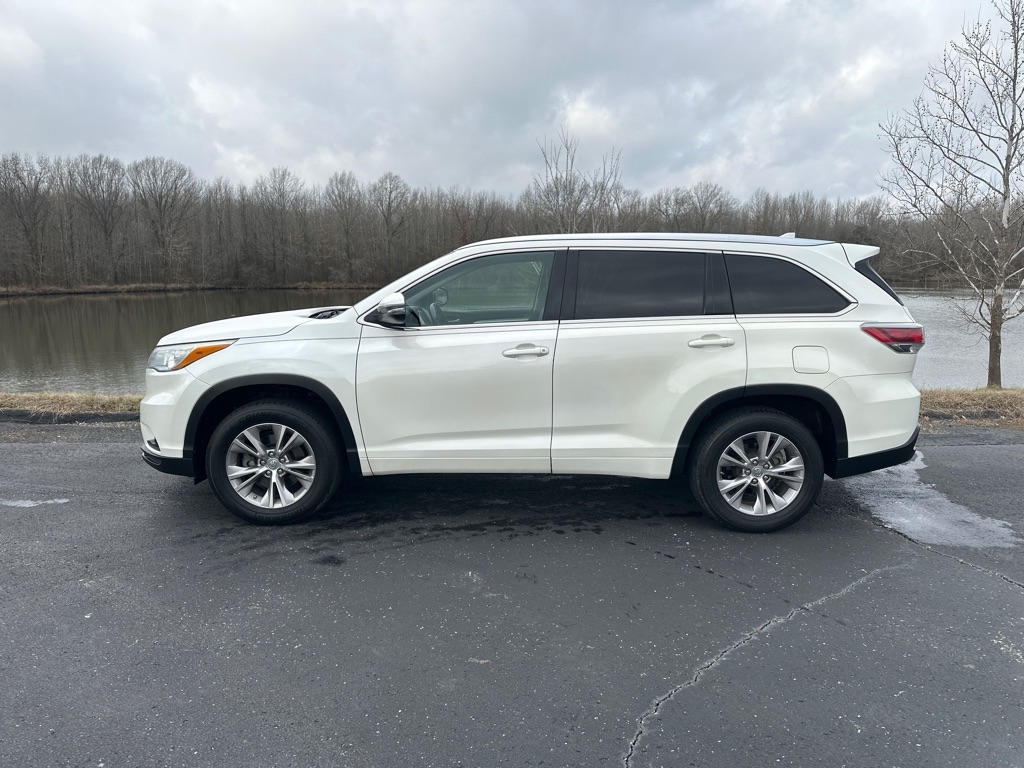 Toyota Highlander FWD 4dr V6 XLE (Natl) 2015