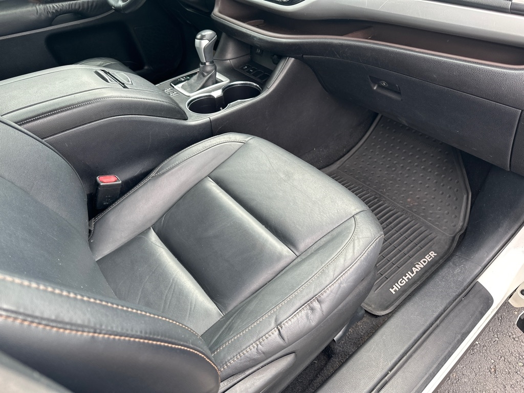 Toyota Highlander FWD 4dr V6 XLE (Natl) 2015