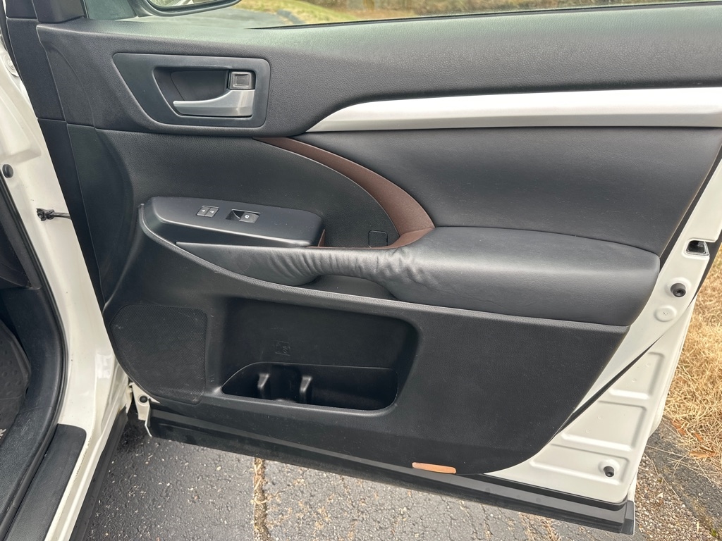 Toyota Highlander FWD 4dr V6 XLE (Natl) 2015