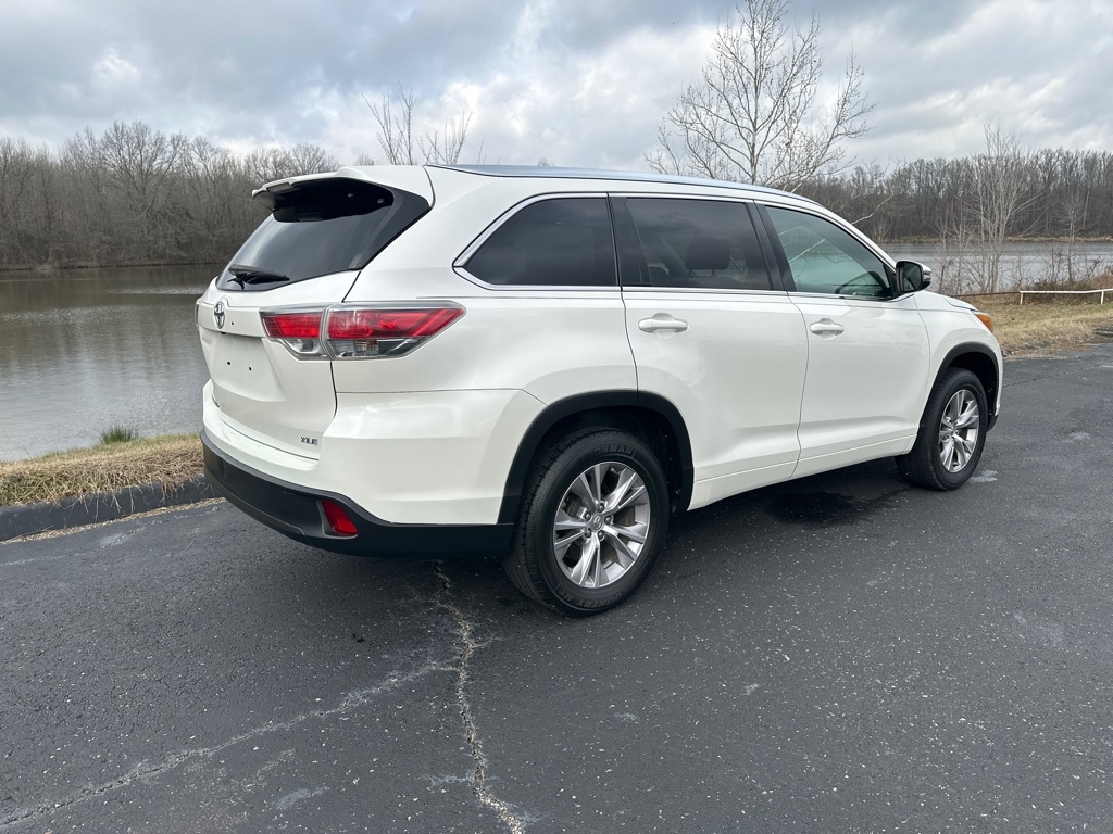 Toyota Highlander FWD 4dr V6 XLE (Natl) 2015