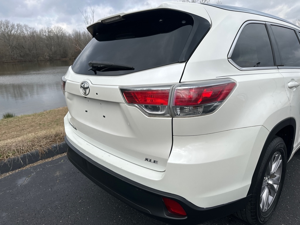 Toyota Highlander FWD 4dr V6 XLE (Natl) 2015