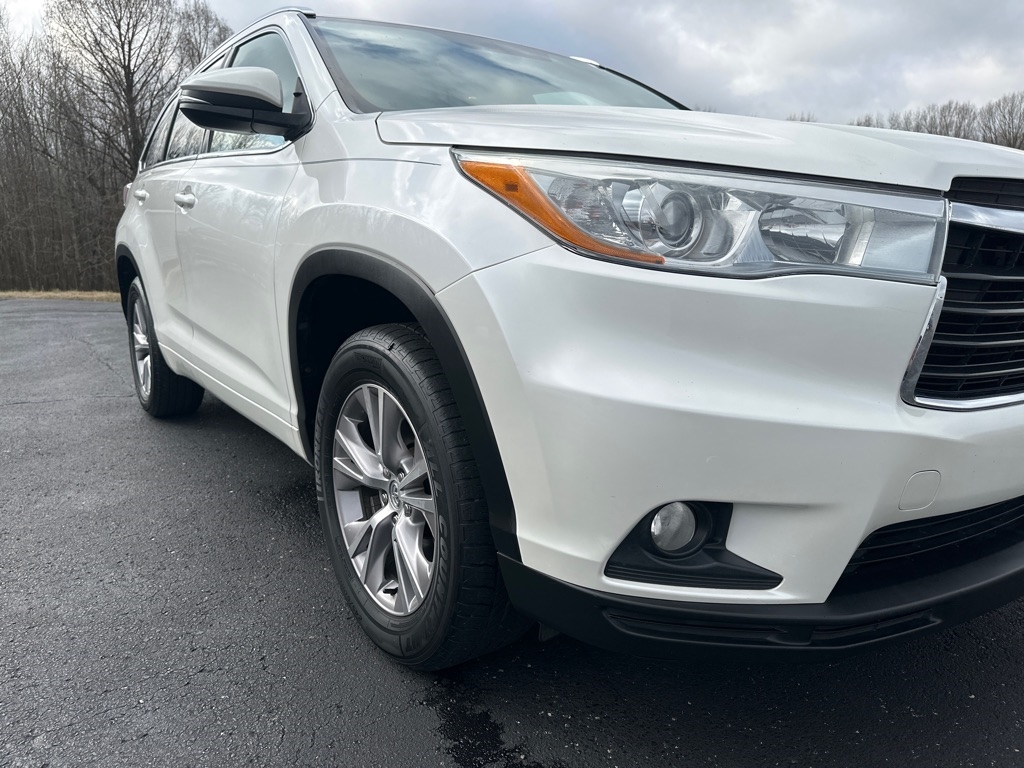 Toyota Highlander FWD 4dr V6 XLE (Natl) 2015
