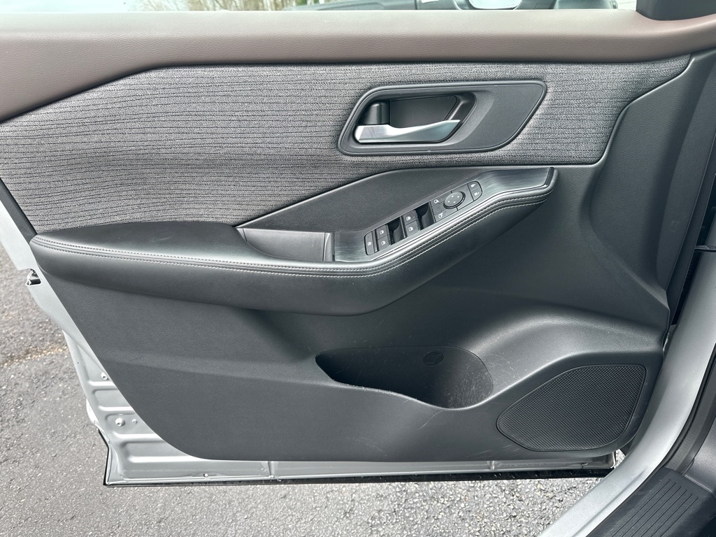 Nissan Rogue FWD SV 2022