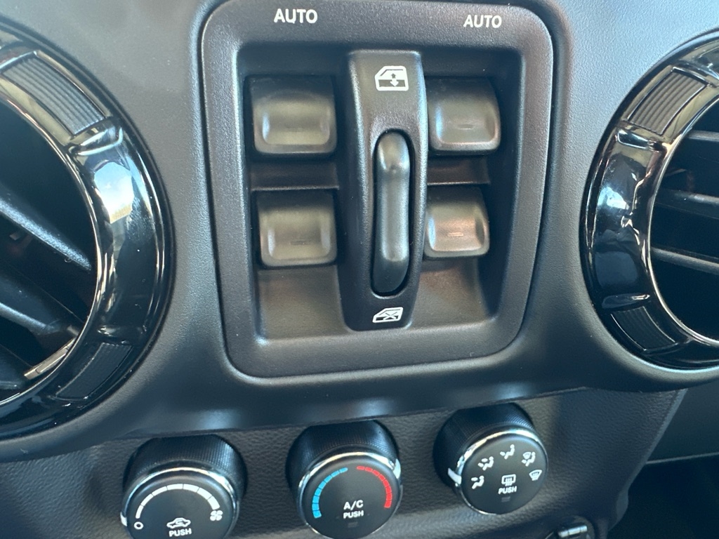 Jeep Wrangler Unlimited 4WD 4dr Altitude 2014