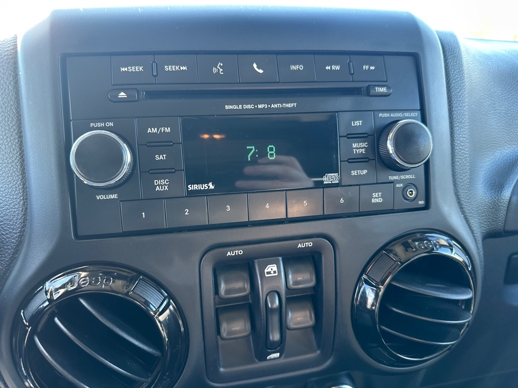 Jeep Wrangler Unlimited 4WD 4dr Altitude 2014