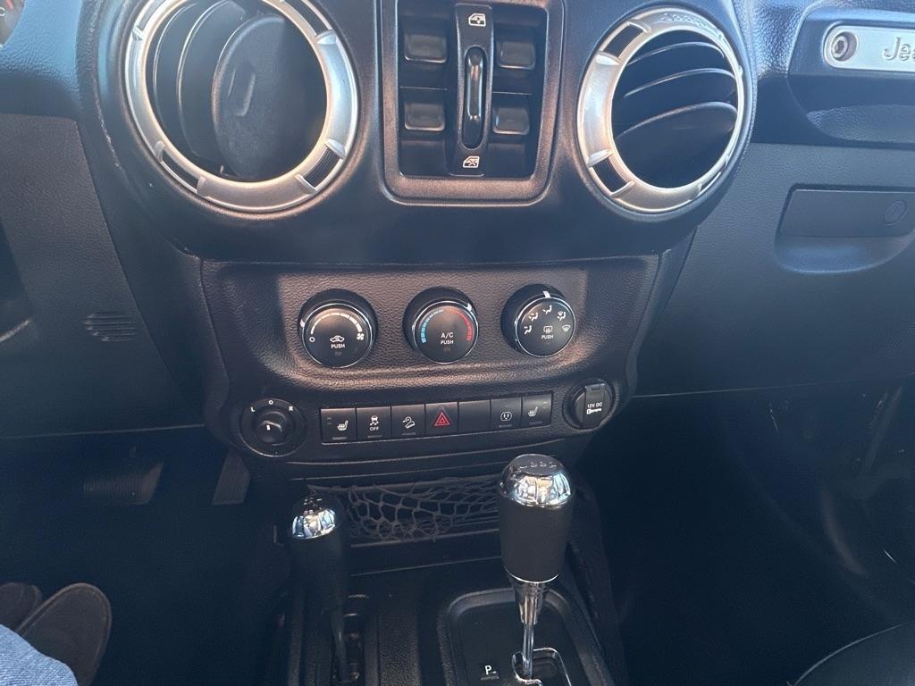 Jeep Wrangler Unlimited 4WD 4dr Sahara 2015