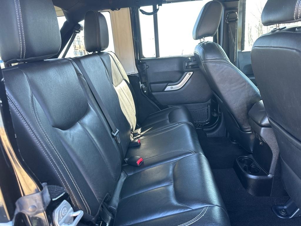 Jeep Wrangler Unlimited 4WD 4dr Sahara 2015