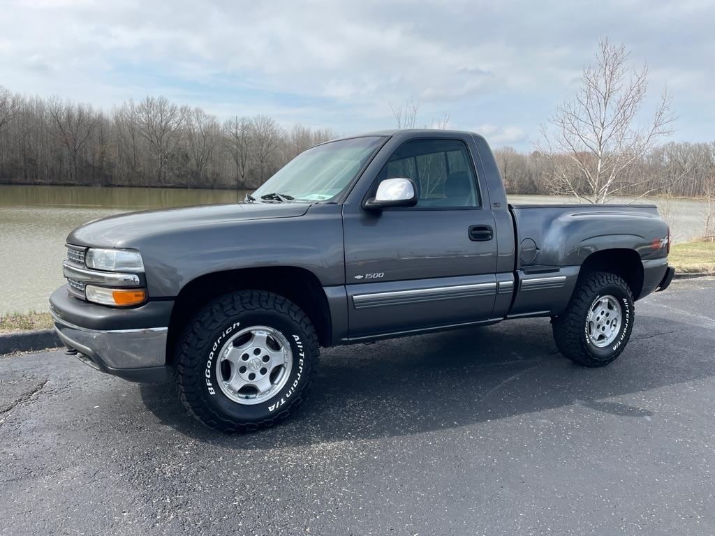 Chevrolet Silverado 1500 Reg Cab 119.0" WB 4WD LS 1999