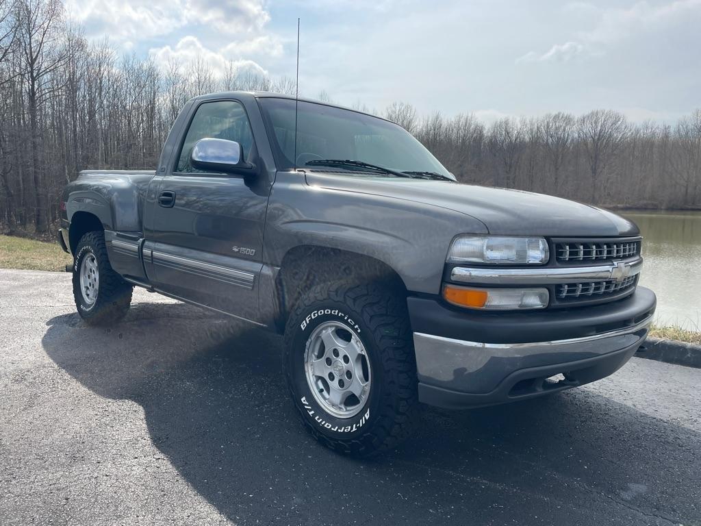 Chevrolet Silverado 1500 Reg Cab 119.0" WB 4WD LS 1999