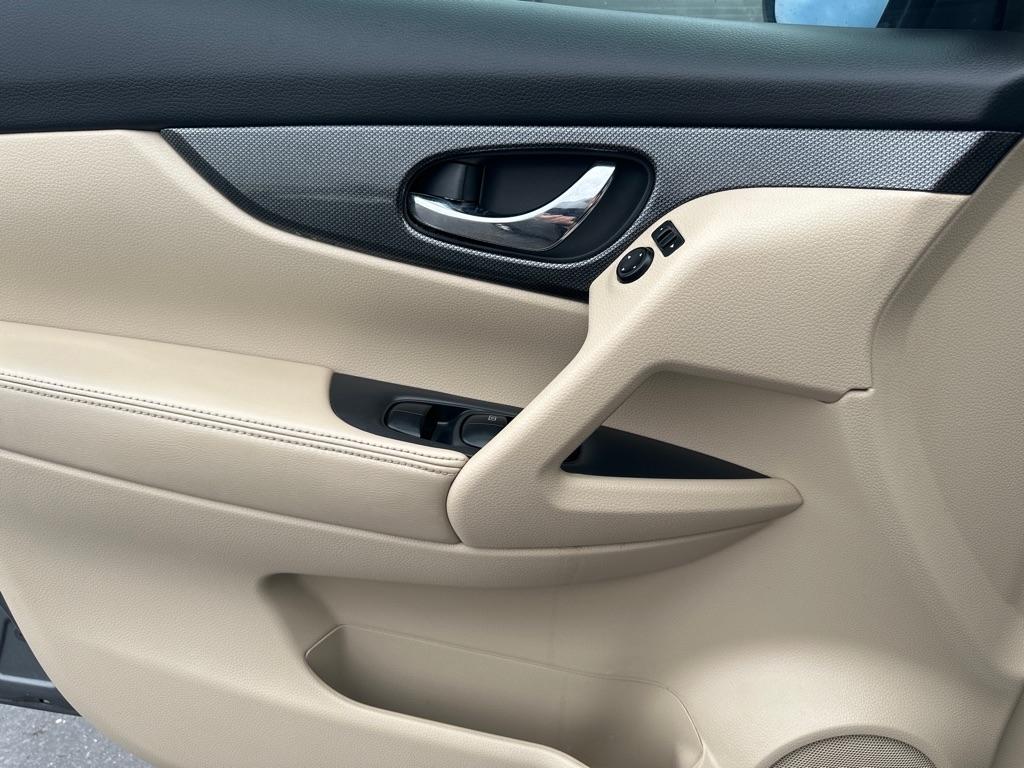 Nissan Rogue FWD 4dr SV 2015