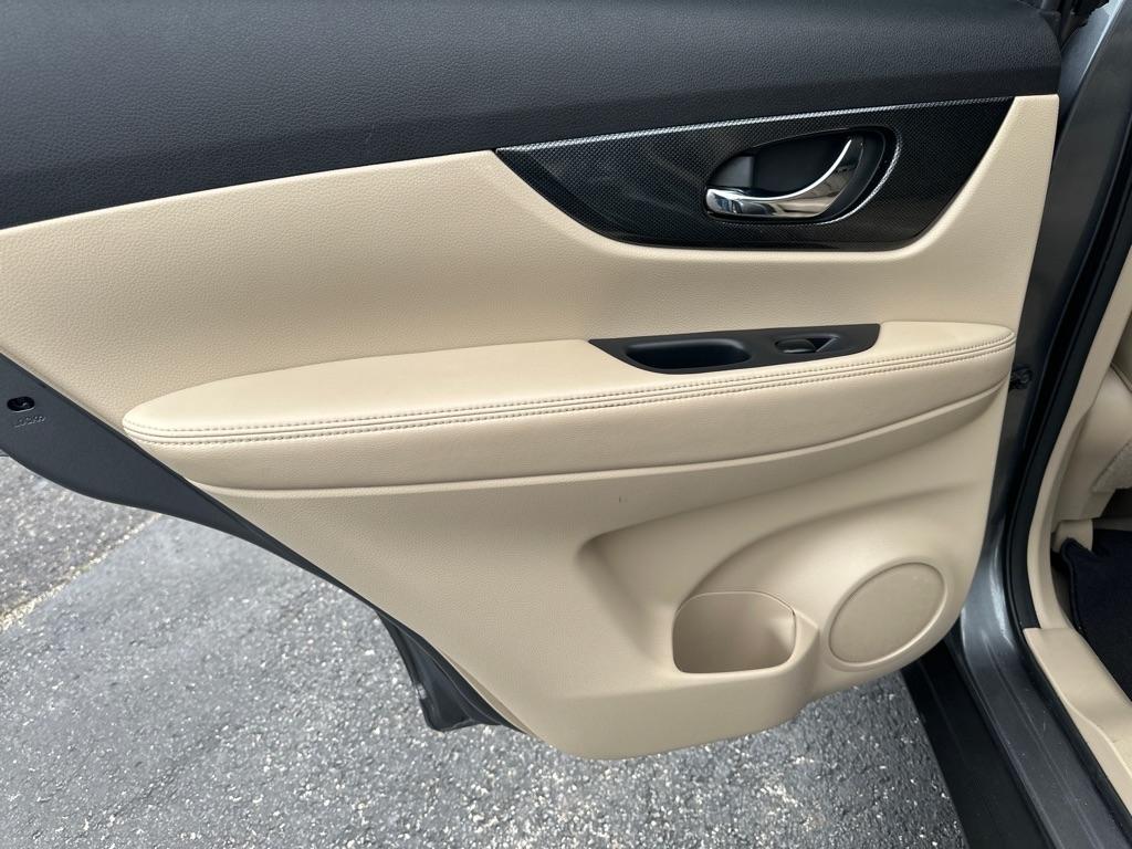 Nissan Rogue FWD 4dr SV 2015