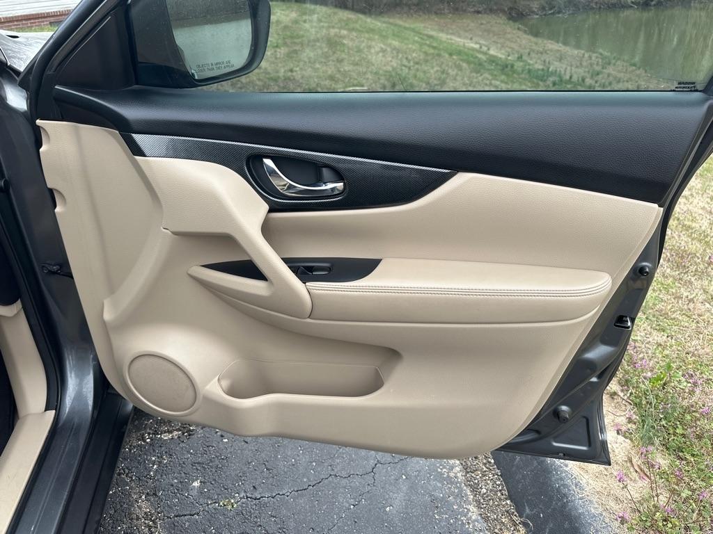 Nissan Rogue FWD 4dr SV 2015