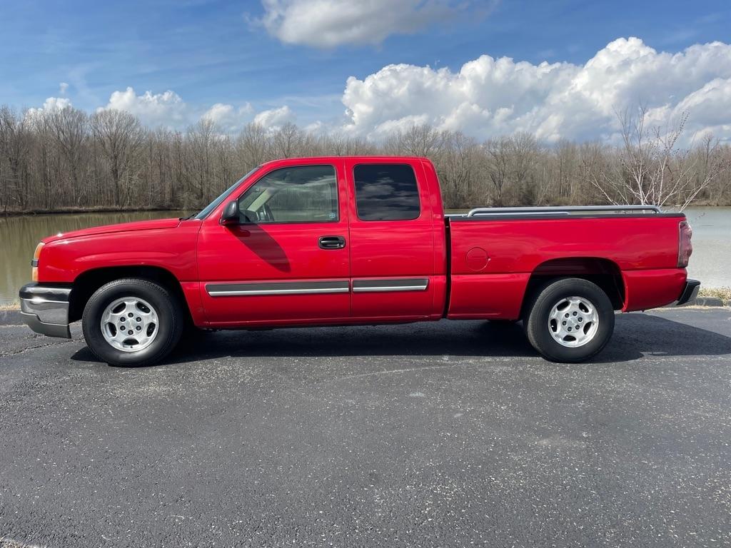 Chevrolet Silverado 1500 Ext Cab 143.5" WB LS 2003