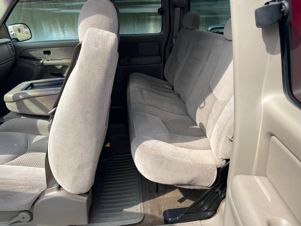 Chevrolet Silverado 1500 Ext Cab 143.5" WB LS 2003