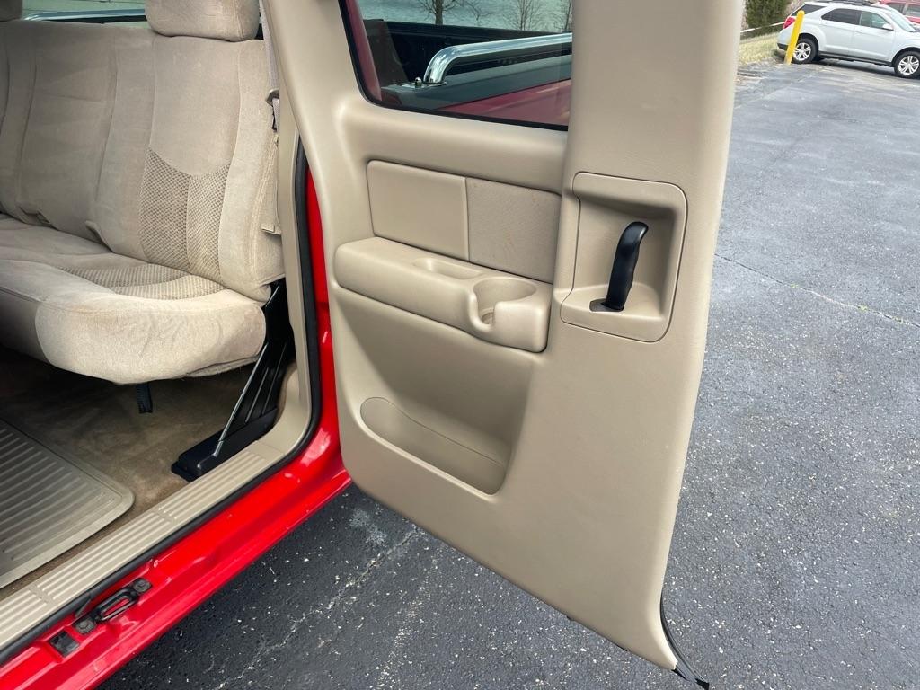 Chevrolet Silverado 1500 Ext Cab 143.5" WB LS 2003