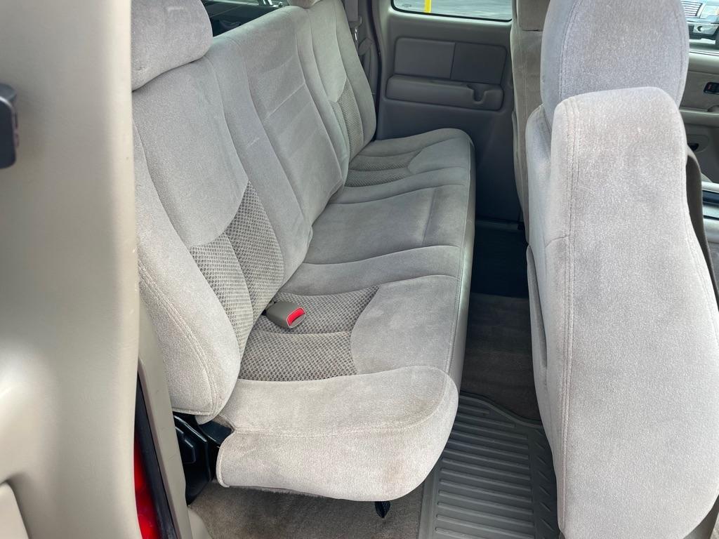 Chevrolet Silverado 1500 Ext Cab 143.5" WB LS 2003