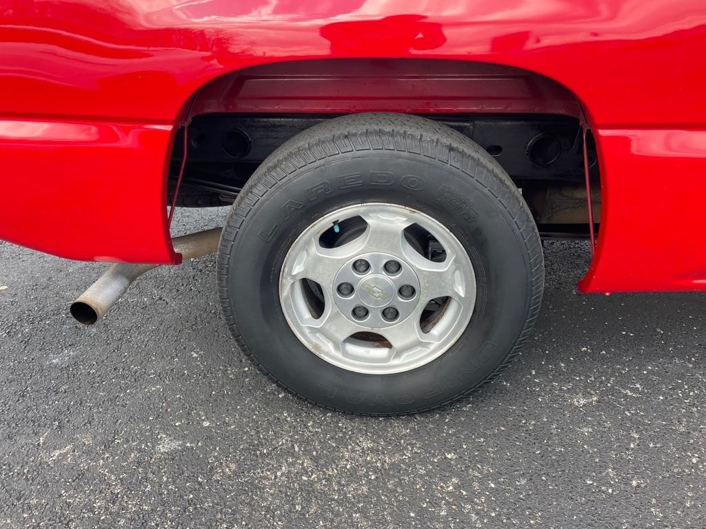 Chevrolet Silverado 1500 Ext Cab 143.5" WB LS 2003