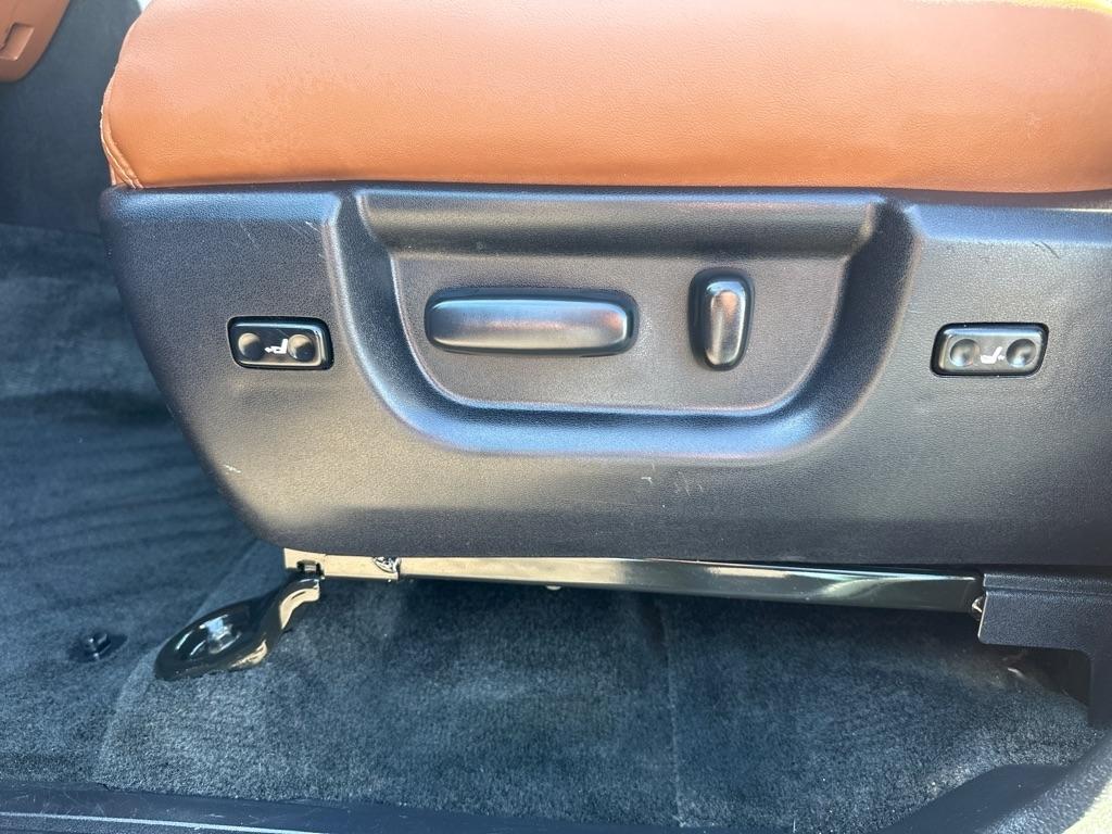 Toyota Sequoia RWD 5.7L Platinum (Natl) 2016