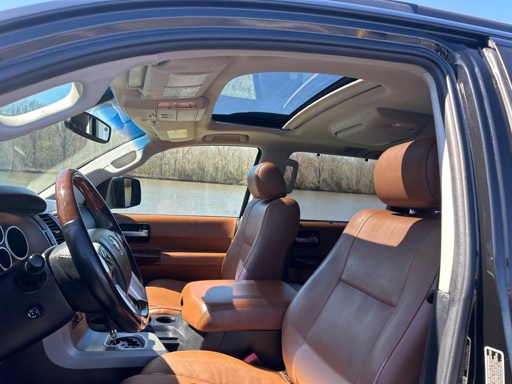 Toyota Sequoia RWD 5.7L Platinum (Natl) 2016