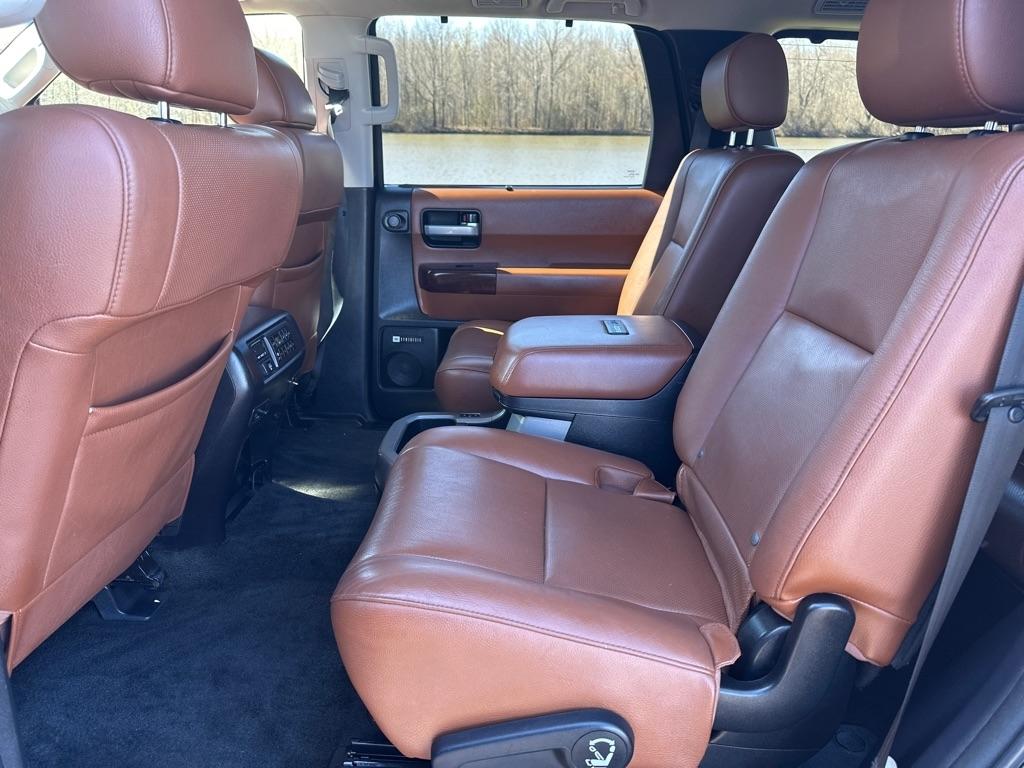 Toyota Sequoia RWD 5.7L Platinum (Natl) 2016