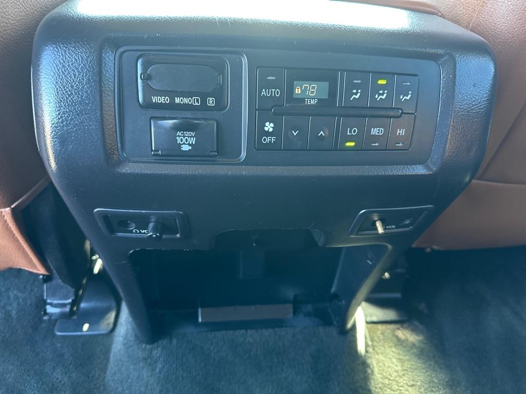 Toyota Sequoia RWD 5.7L Platinum (Natl) 2016