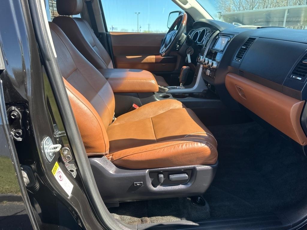 Toyota Sequoia RWD 5.7L Platinum (Natl) 2016