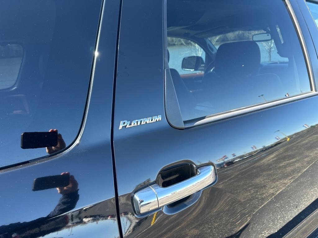 Toyota Sequoia RWD 5.7L Platinum (Natl) 2016