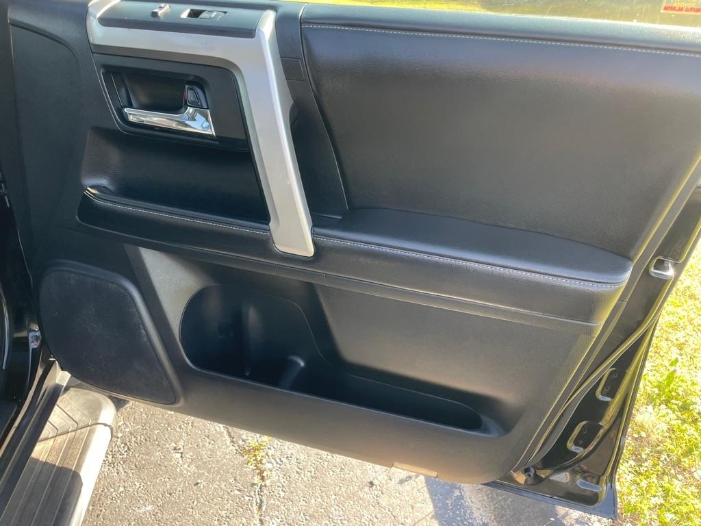 Toyota 4Runner RWD 4dr V6 SR5 Premium (Natl) 2014