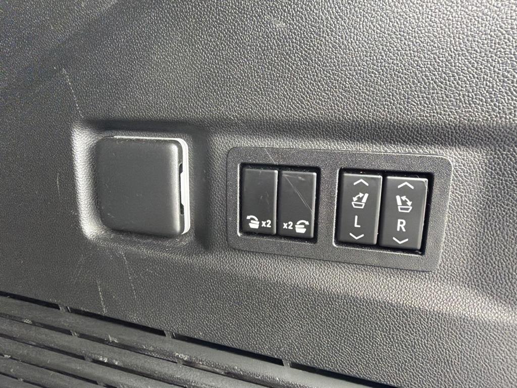 Chevrolet Tahoe 4WD 4dr RST 2022
