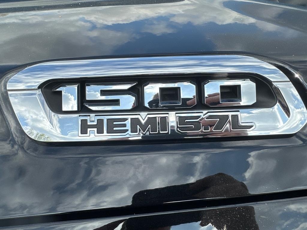 RAM 1500 Laramie 4x4 Crew Cab 5'7" Box 2022