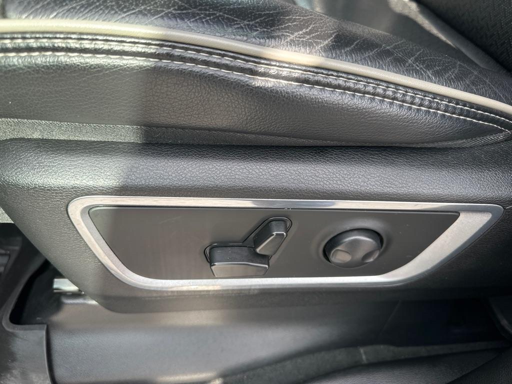 RAM 1500 Laramie 4x4 Crew Cab 5'7" Box 2022