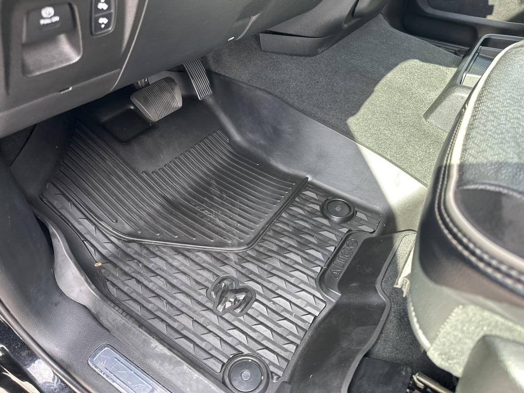 RAM 1500 Laramie 4x4 Crew Cab 5'7" Box 2022