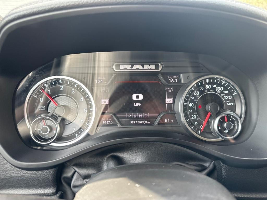 RAM 1500 Laramie 4x4 Crew Cab 5'7" Box 2022