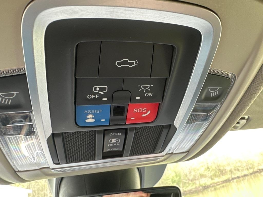 RAM 1500 Laramie 4x4 Crew Cab 5'7" Box 2022