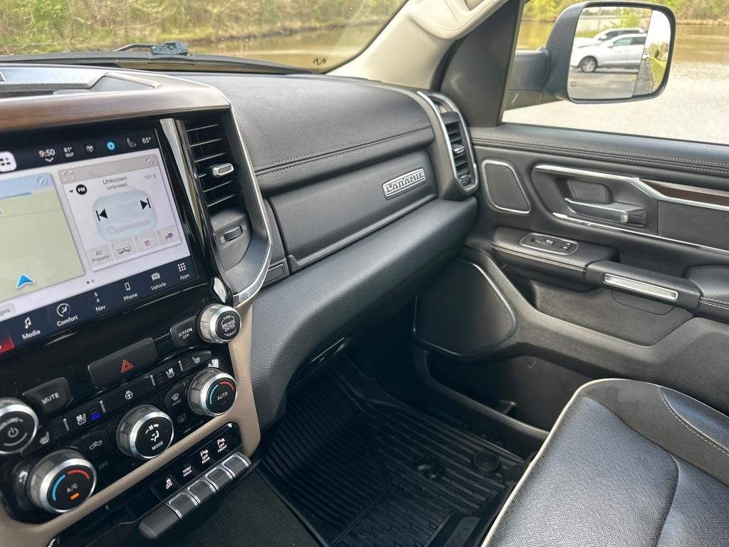 RAM 1500 Laramie 4x4 Crew Cab 5'7" Box 2022