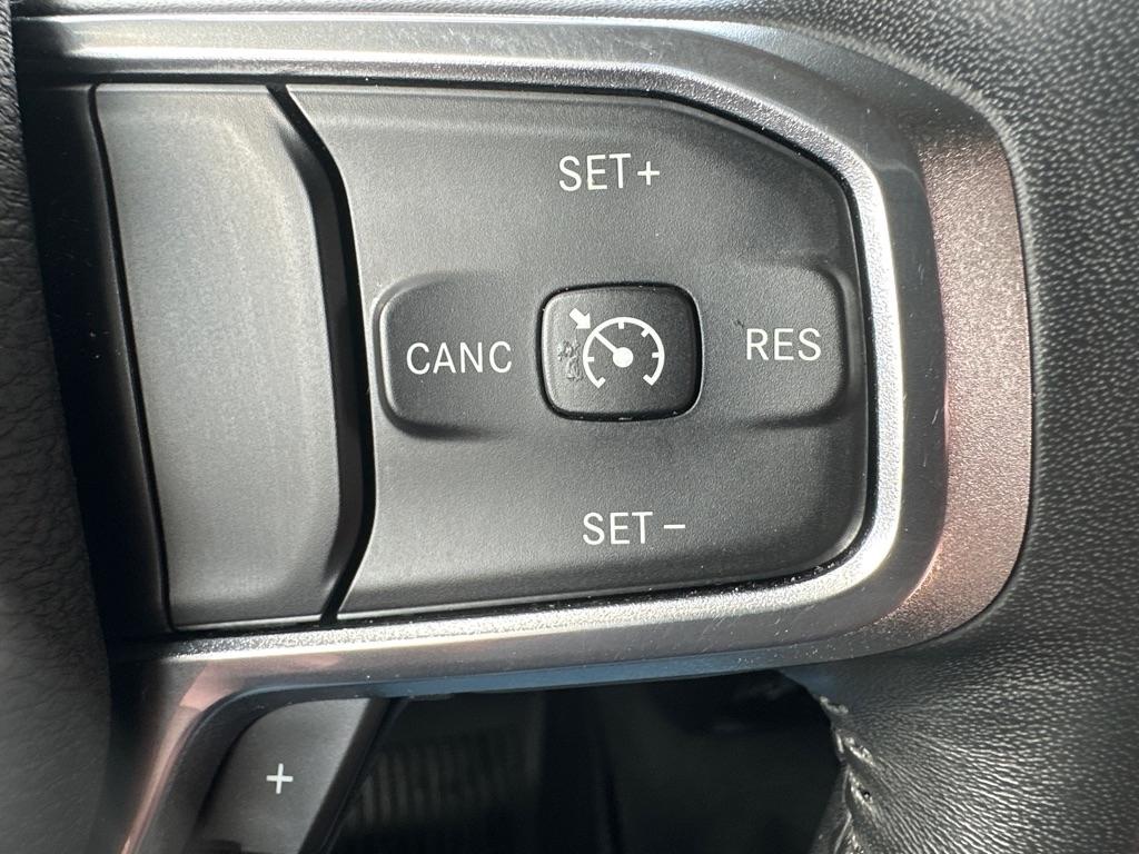 RAM 1500 Laramie 4x4 Crew Cab 5'7" Box 2022