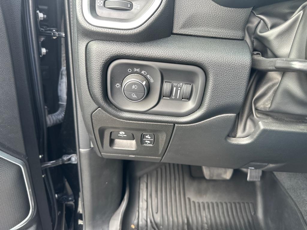 RAM 1500 Laramie 4x4 Crew Cab 5'7" Box 2022