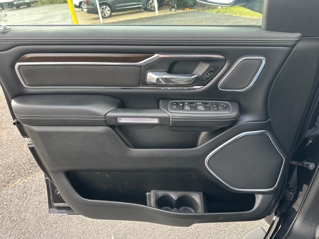 RAM 1500 Laramie 4x4 Crew Cab 5'7" Box 2022