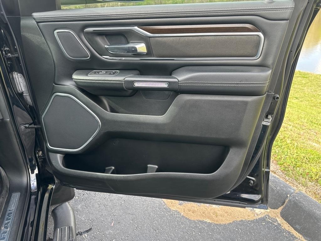 RAM 1500 Laramie 4x4 Crew Cab 5'7" Box 2022