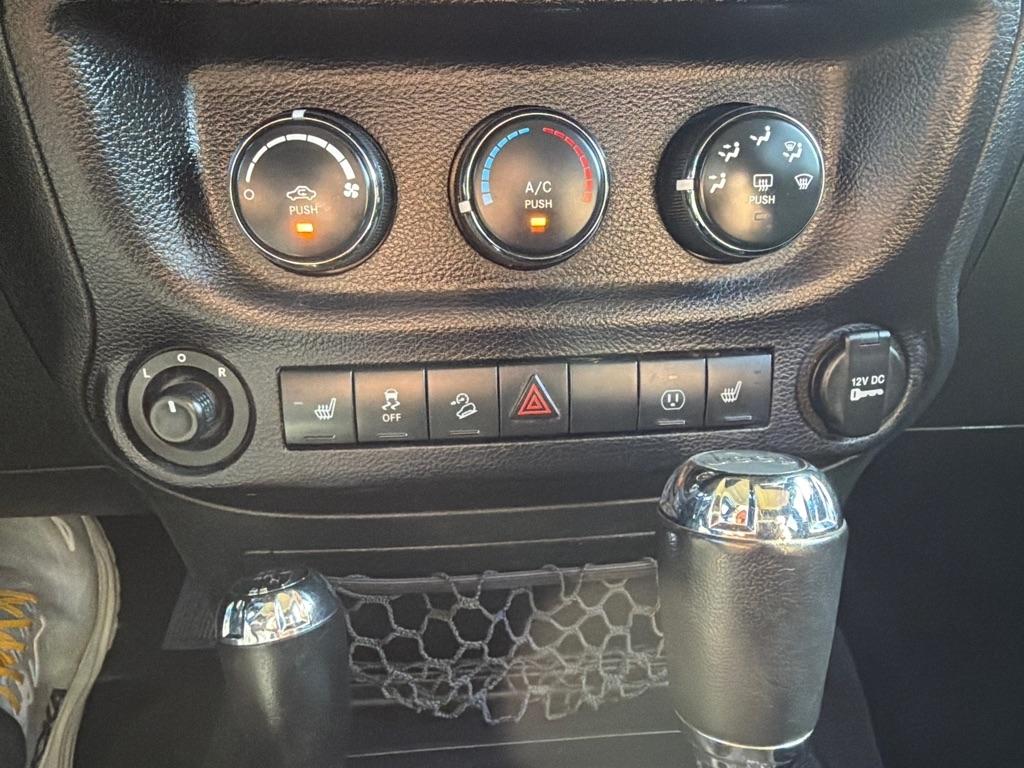 Jeep Wrangler Unlimited 4WD 4dr Sahara 2015