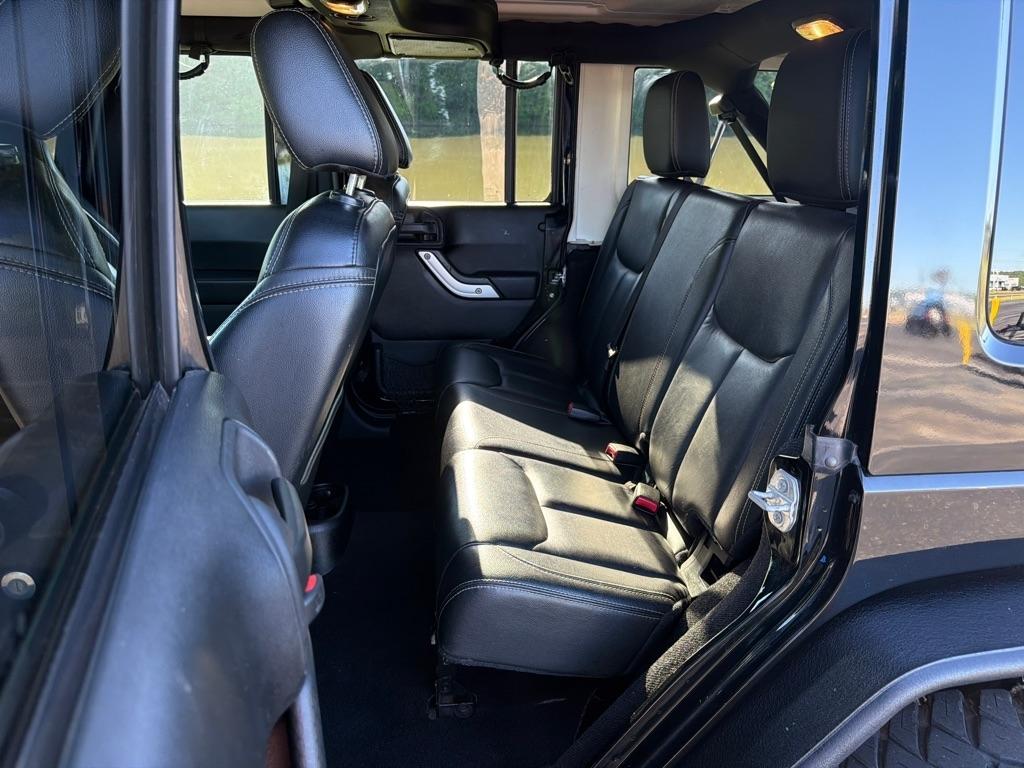 Jeep Wrangler Unlimited 4WD 4dr Sahara 2015