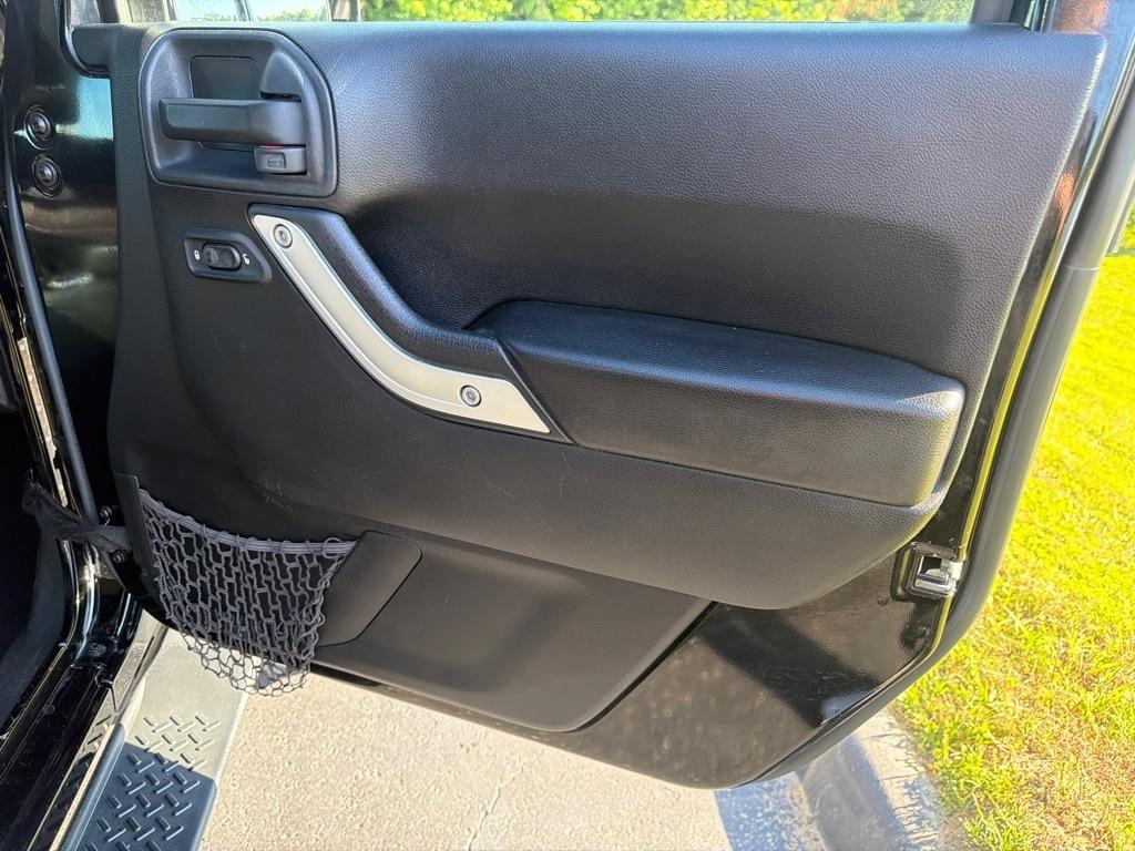Jeep Wrangler Unlimited 4WD 4dr Sahara 2015