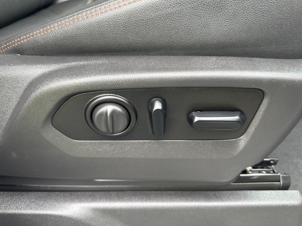 GMC Sierra 1500 4WD Crew Cab 147" AT4 2021