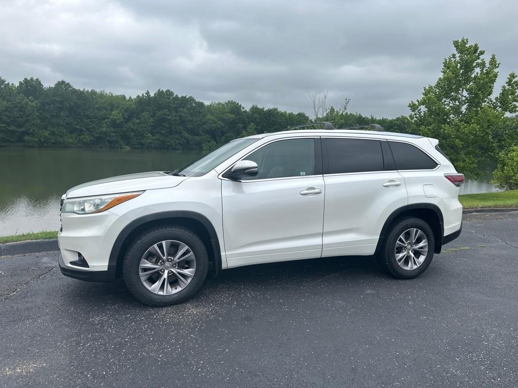 Toyota Highlander AWD 4dr V6 XLE (Natl) 2015