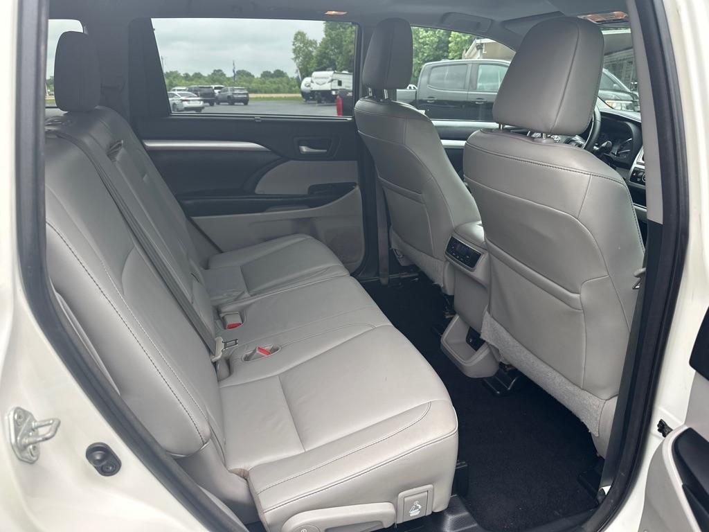 Toyota Highlander AWD 4dr V6 XLE (Natl) 2015