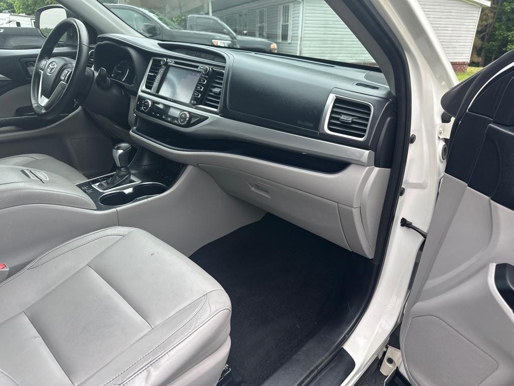 Toyota Highlander AWD 4dr V6 XLE (Natl) 2015