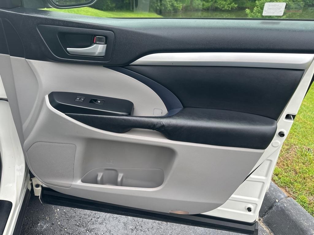 Toyota Highlander AWD 4dr V6 XLE (Natl) 2015