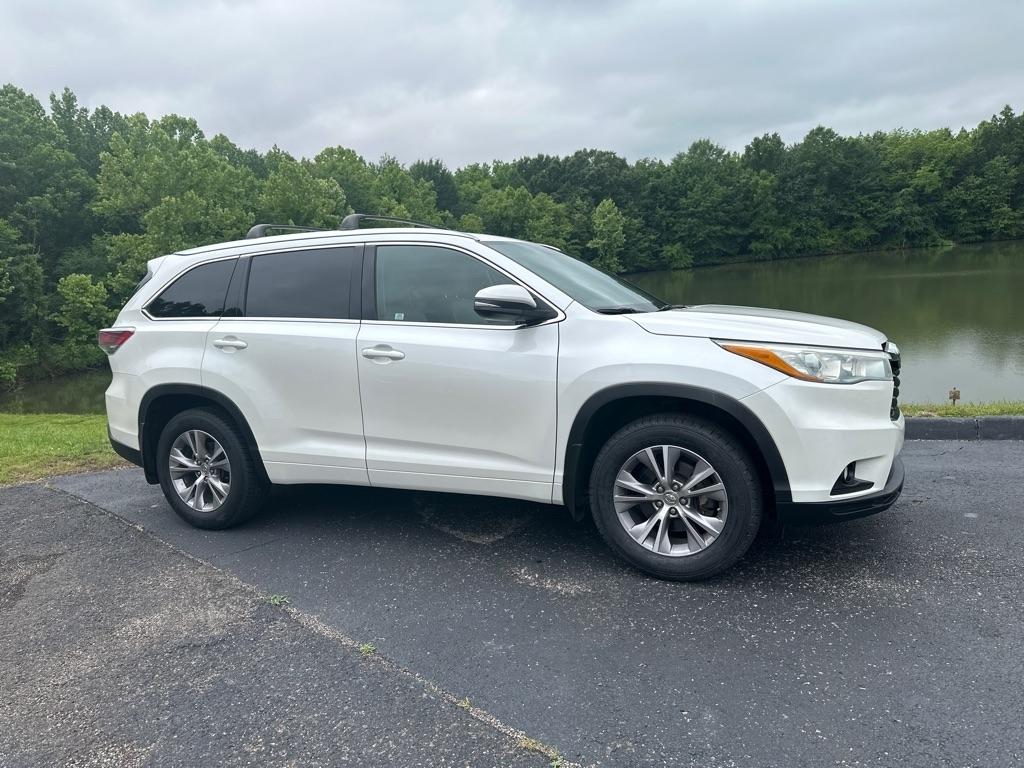 Toyota Highlander AWD 4dr V6 XLE (Natl) 2015