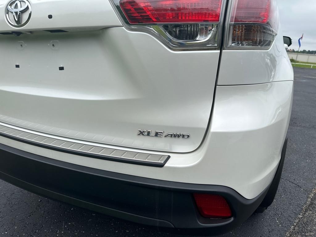 Toyota Highlander AWD 4dr V6 XLE (Natl) 2015