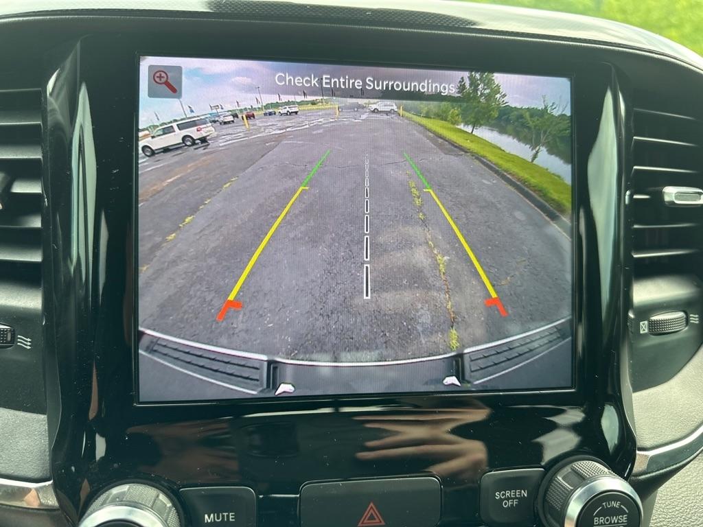 RAM 1500 Laramie 4x4 Crew Cab 5'7" Box 2022